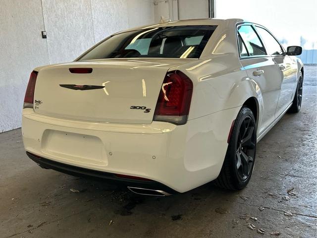 Photo of 2022 Bright White Clearcoat Chrysler 300
