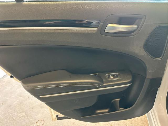 Photo of 2022 Bright White Clearcoat Chrysler 300