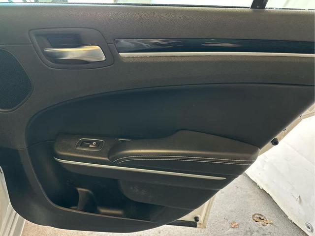 Photo of 2022 Bright White Clearcoat Chrysler 300