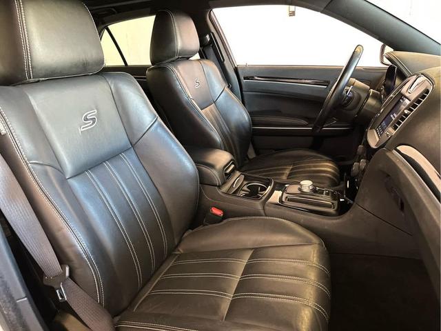 Photo of 2022 Bright White Clearcoat Chrysler 300