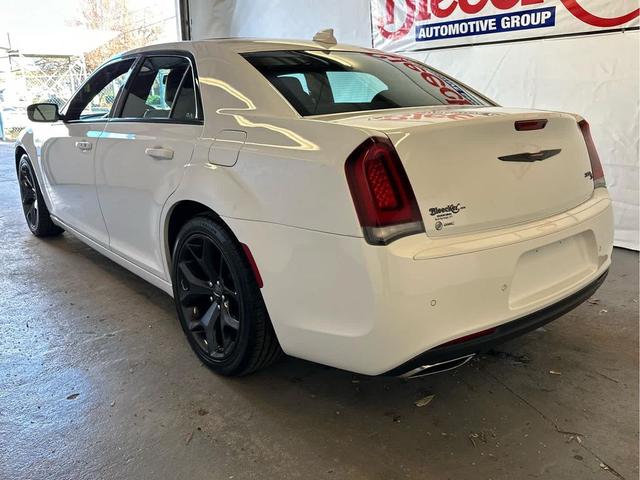 Photo of 2022 Bright White Clearcoat Chrysler 300