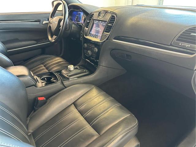 Photo of 2022 Bright White Clearcoat Chrysler 300