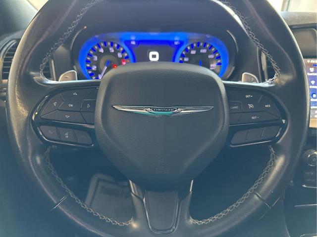 Photo of 2022 Bright White Clearcoat Chrysler 300
