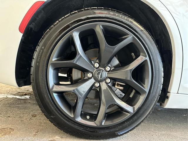 Photo of 2022 Bright White Clearcoat Chrysler 300