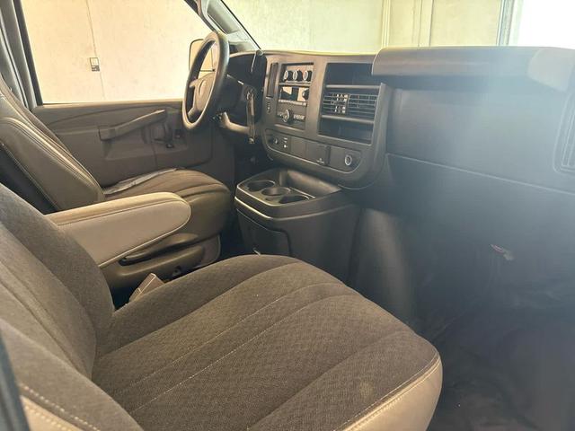Photo of 2018 Summit White GMC Savana 2500