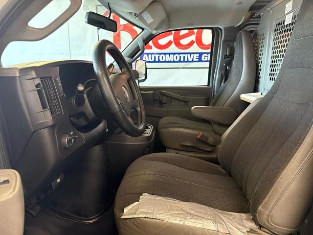 Photo of 2018 Summit White GMC Savana 2500