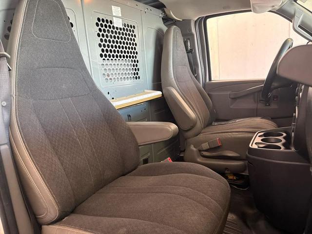 Photo of 2018 Summit White GMC Savana 2500