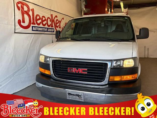 Photo of 2018 Summit White GMC Savana 2500