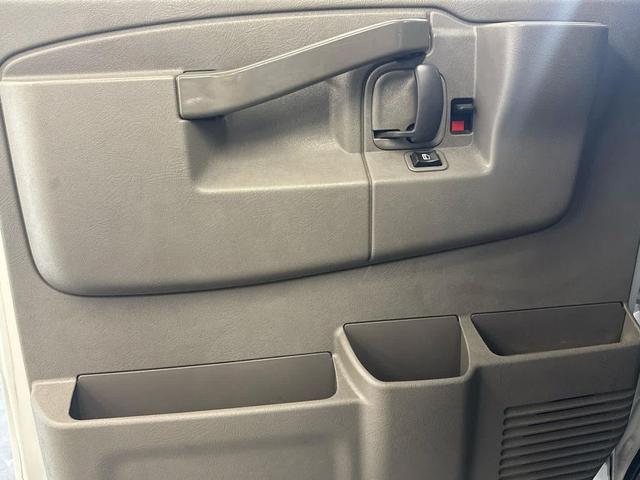 Photo of 2018 Summit White GMC Savana 2500
