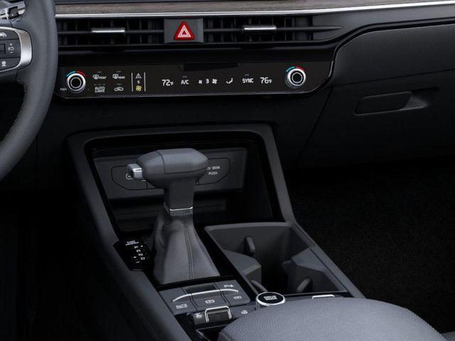 Photo of 2025 Snow White Pearl Kia K5