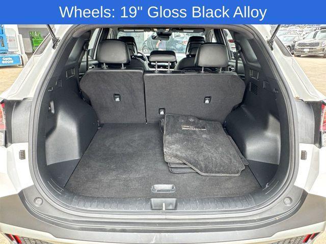 Photo of 2023 Glacial White Pearl Kia Sportage