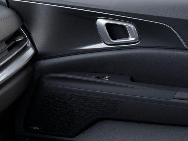 Photo of 2026 Ceramic Silver Kia Carnival