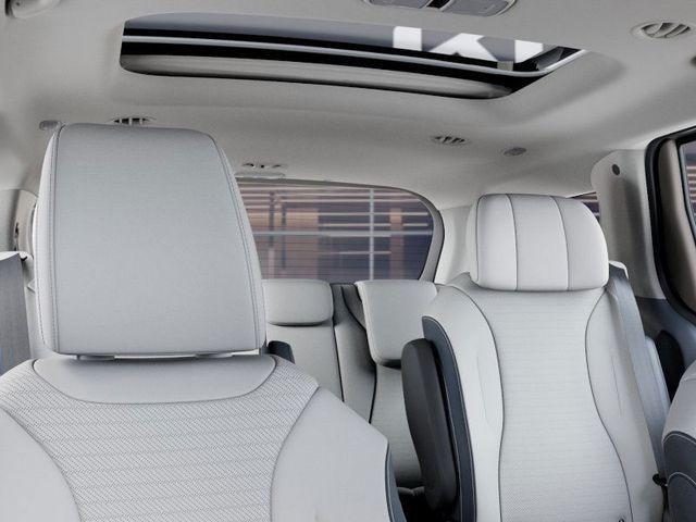 Photo of 2025 Ceramic Silver Kia Carnival
