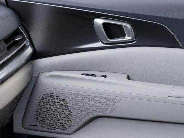Photo of 2025 Snow White Pearl Kia Carnival Hybrid