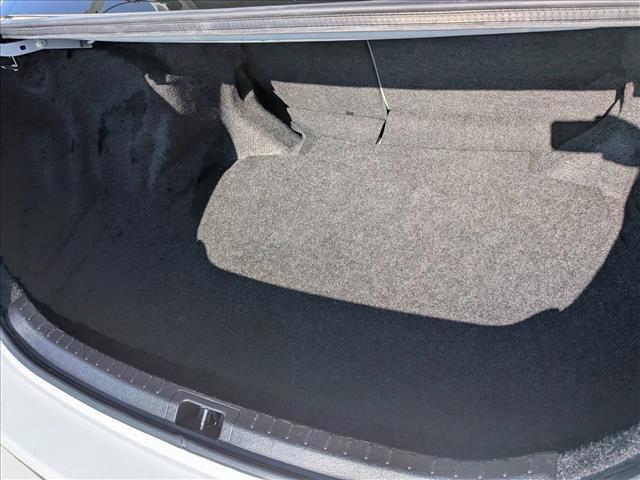 Photo of 2016 Super White Toyota Corolla