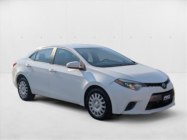 Photo of 2016 Super White Toyota Corolla