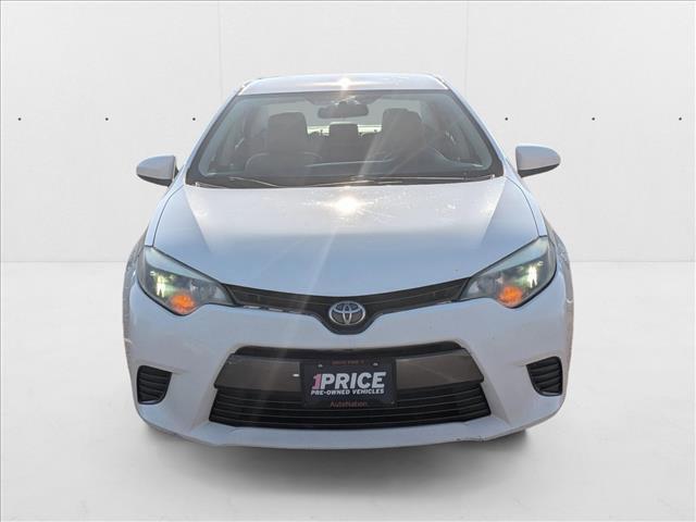Photo of 2016 Super White Toyota Corolla