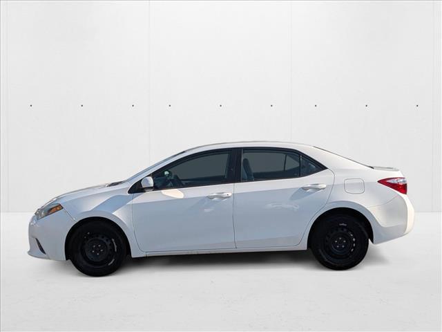 Photo of 2016 Super White Toyota Corolla