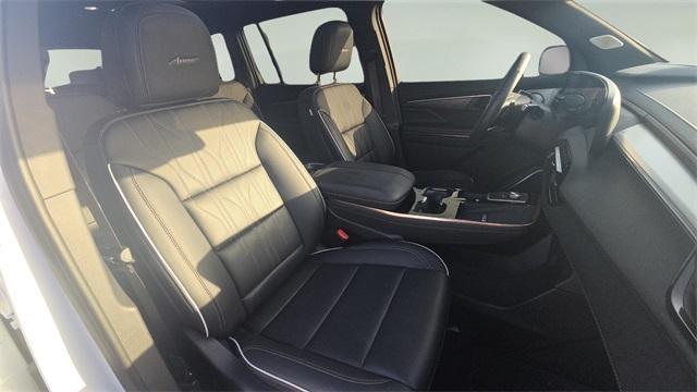 Photo of 2025 White Frost Tri-Coat Buick Enclave