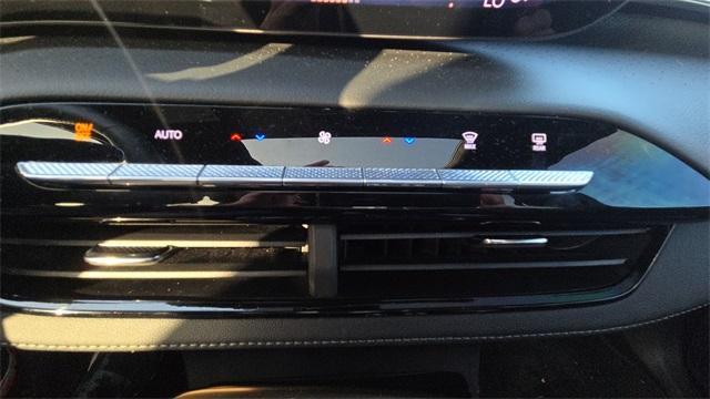 Photo of 2025 White Frost Tri-Coat Buick Enclave