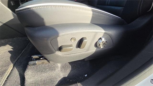 Photo of 2025 White Frost Tri-Coat Buick Enclave