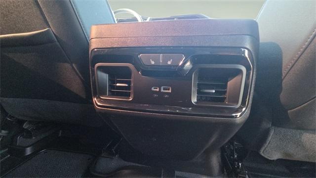 Photo of 2024 Summit White GMC Sierra 2500