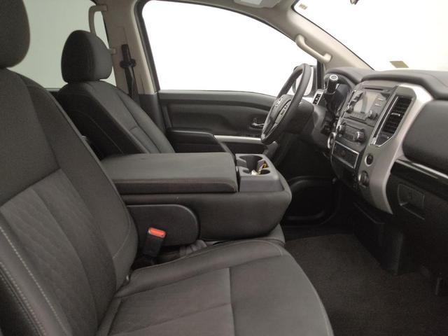 Photo of 2017 Brilliant Silver Nissan Titan