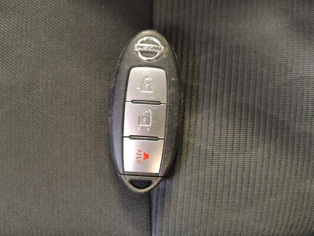 Photo of 2017 Brilliant Silver Nissan Titan
