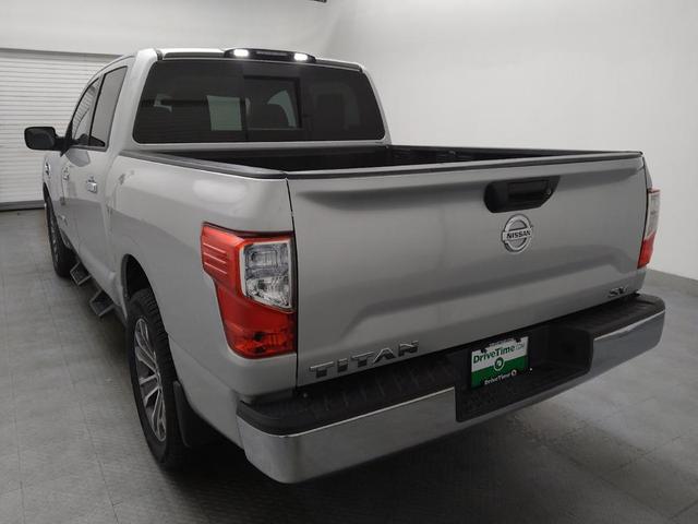 Photo of 2017 Brilliant Silver Nissan Titan
