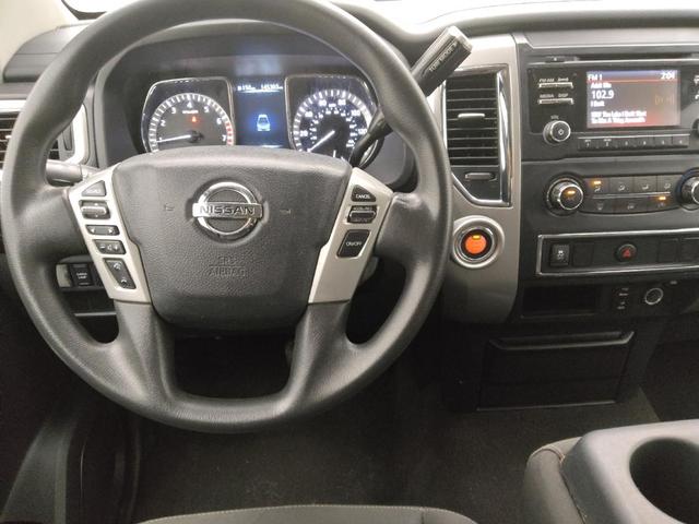 Photo of 2017 Brilliant Silver Nissan Titan