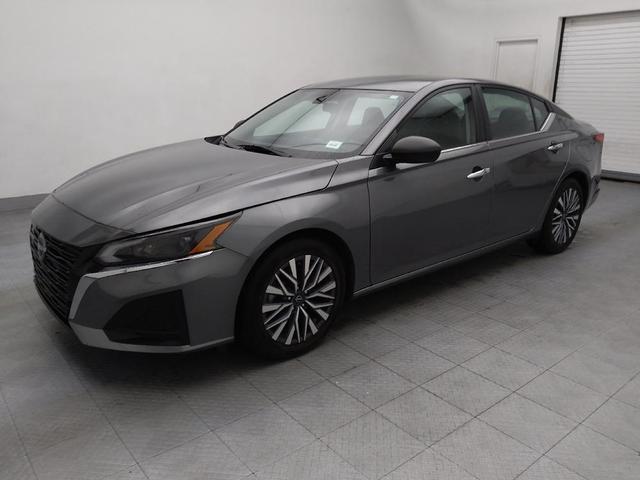 Photo of 2024 Gun Metallic Nissan Altima