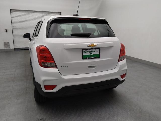 Photo of 2019 Summit White Chevrolet Trax