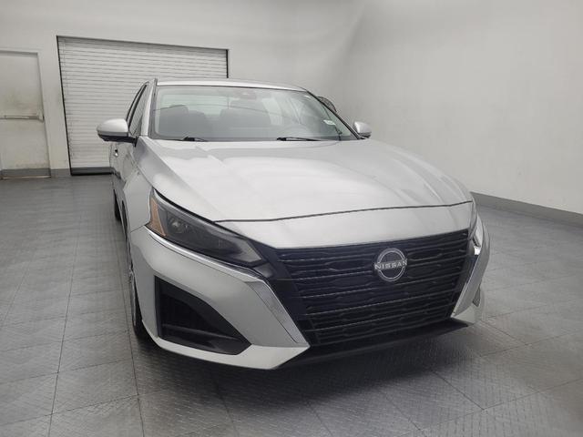 Photo of 2023 Brilliant Silver Metallic Nissan Altima