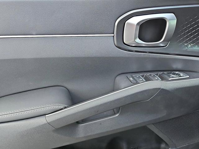 Photo of 2025 Wolf Gray Kia Sorento