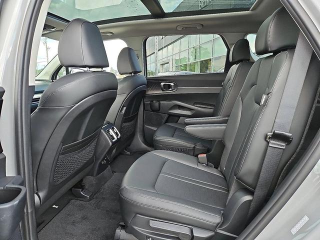 Photo of 2025 Wolf Gray Kia Sorento