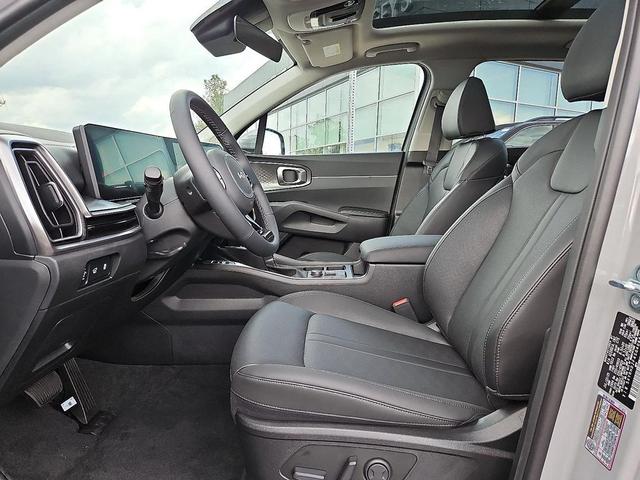 Photo of 2025 Wolf Gray Kia Sorento