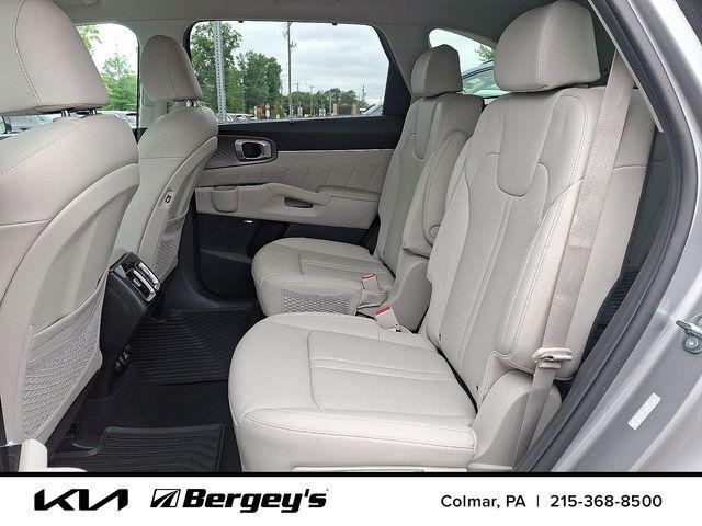 Photo of 2023 Steel Gray Kia Sorento Hybrid
