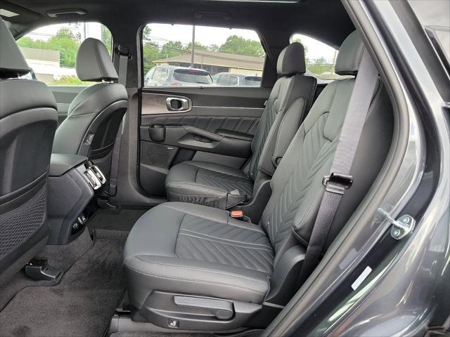 Photo of 2025 Gravity Grey Kia Sorento