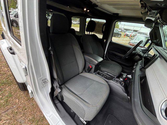 Photo of 2025 Bright White Clearcoat Jeep Wrangler