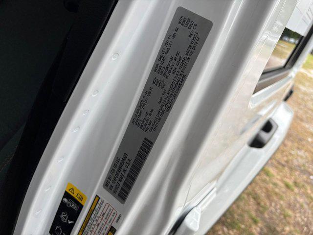 Photo of 2025 Bright White Clearcoat Jeep Wrangler