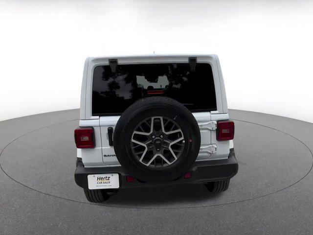 Photo of 2025 Bright White Clearcoat Jeep Wrangler
