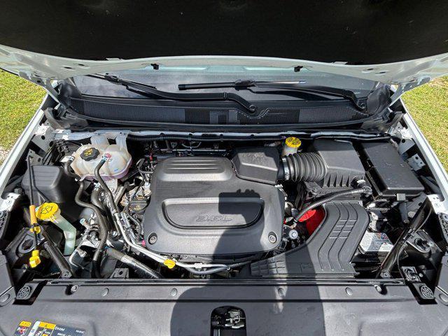 Photo of 2024 Bright White Clearcoat Chrysler Pacifica