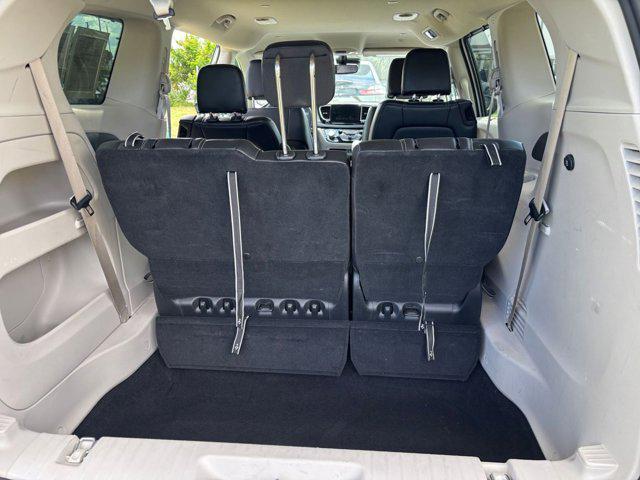 Photo of 2024 Bright White Clearcoat Chrysler Pacifica