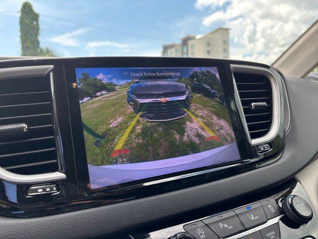 Photo of 2024 Bright White Clearcoat Chrysler Pacifica