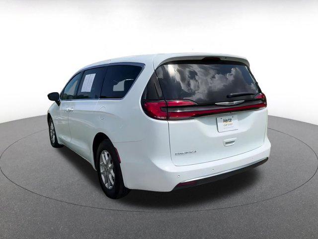 Photo of 2024 Bright White Clearcoat Chrysler Pacifica