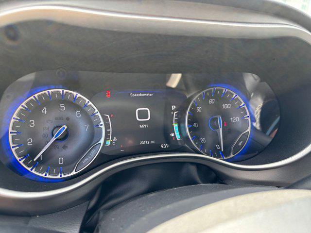 Photo of 2024 Bright White Clearcoat Chrysler Pacifica