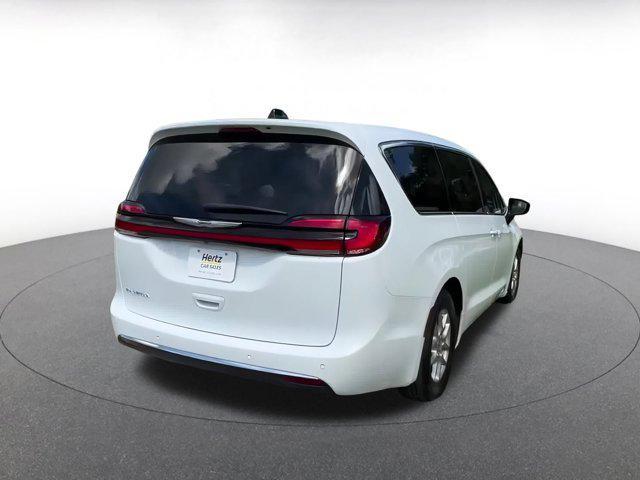 Photo of 2024 Bright White Clearcoat Chrysler Pacifica