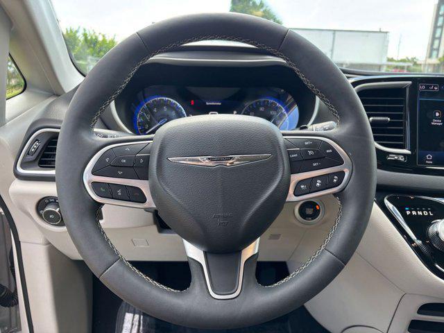 Photo of 2024 Bright White Clearcoat Chrysler Pacifica