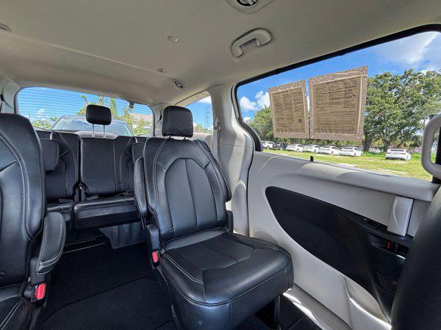 Photo of 2024 Bright White Clearcoat Chrysler Pacifica