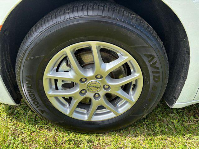 Photo of 2024 Bright White Clearcoat Chrysler Pacifica